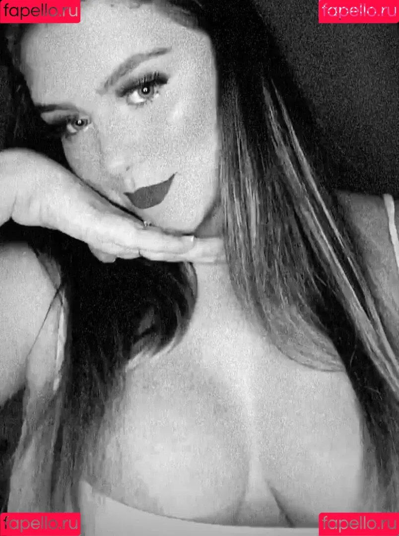 gabyguterres2021 / lauratavora / umapave Onlyfans Photo Gallery 