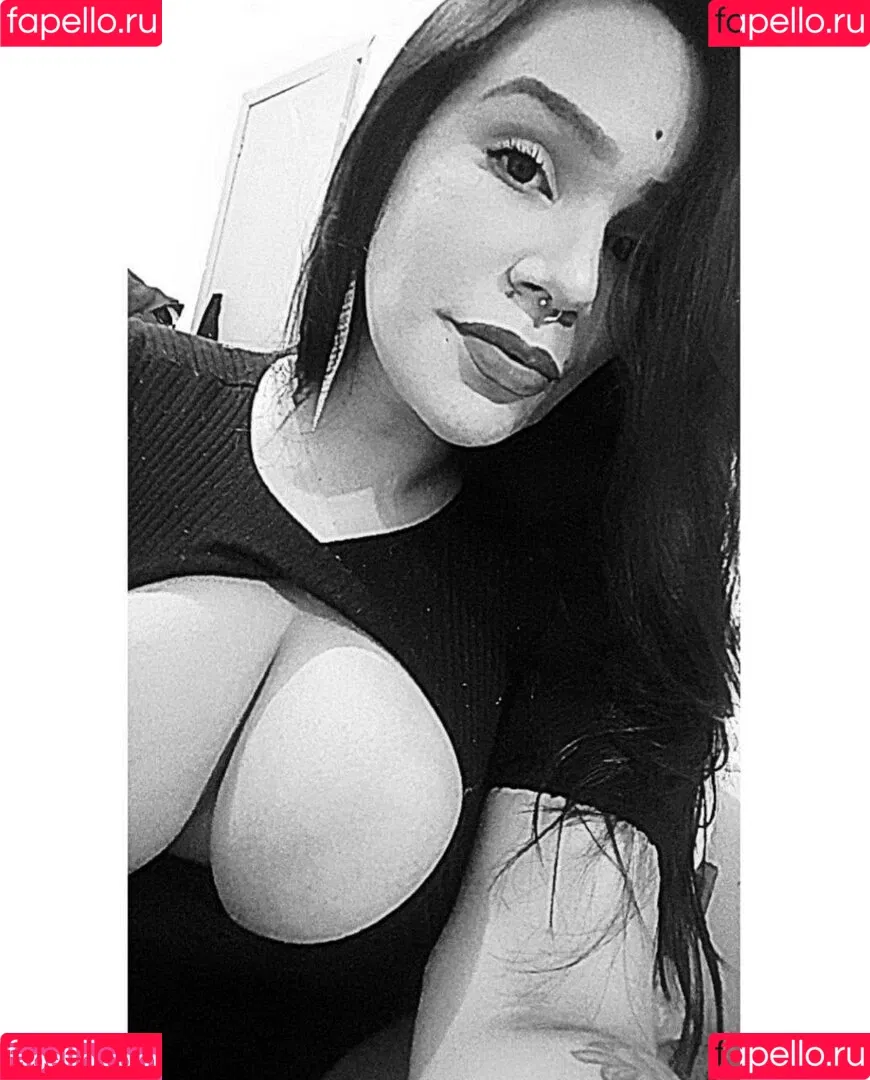 gabyguterres2021 / lauratavora / umapave Onlyfans Photo Gallery 