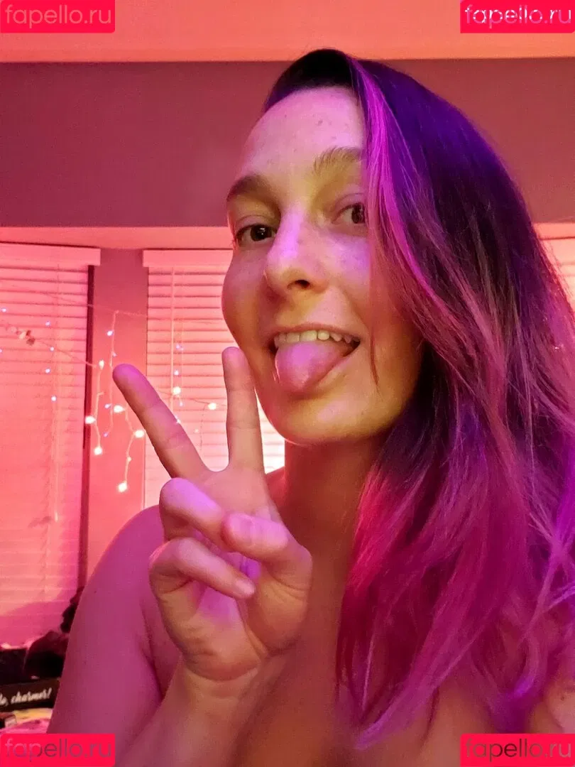 Geekremixalot / staceysilvatv Onlyfans Photo Gallery 