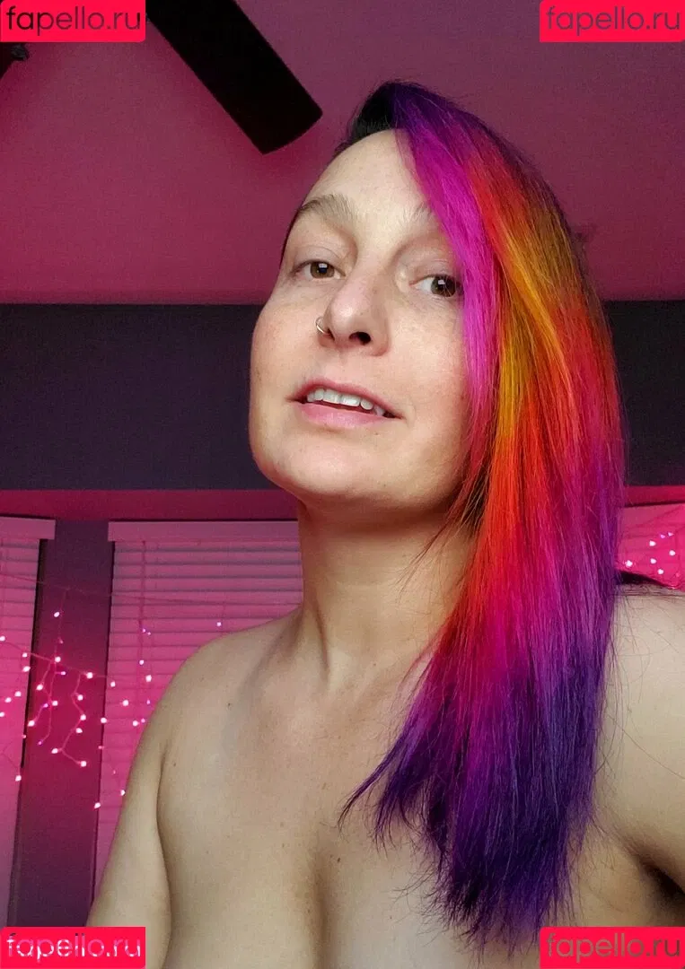 Geekremixalot / staceysilvatv Onlyfans Photo Gallery 