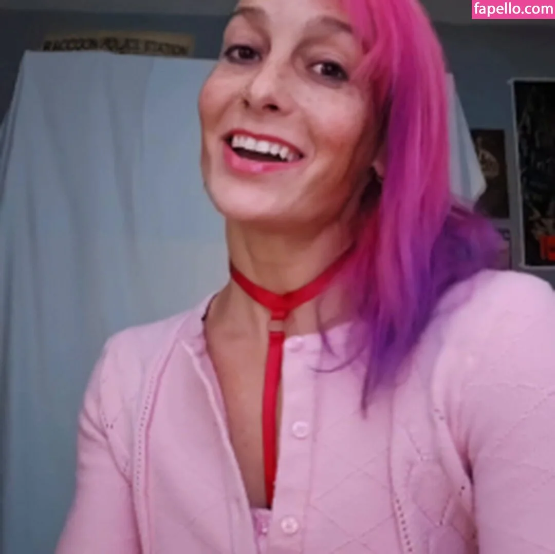 Geekremixalot / staceysilvatv Onlyfans Photo Gallery 