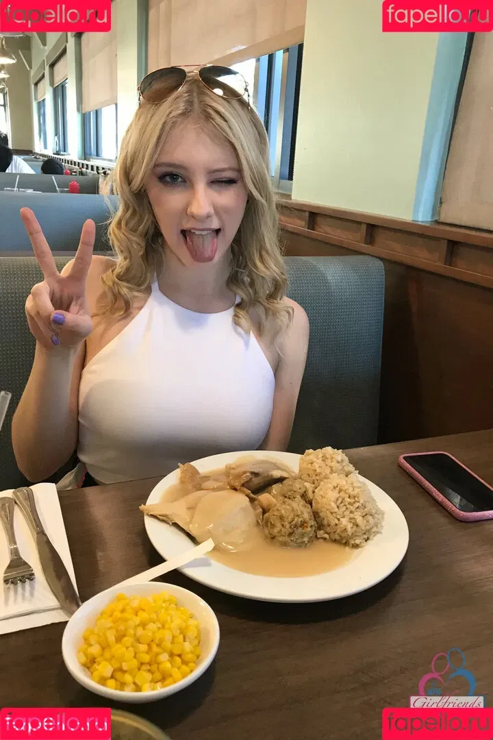 Melody Marks / melbabiexx / melodymarksx / melodymarksxxx Onlyfans Photo Gallery 