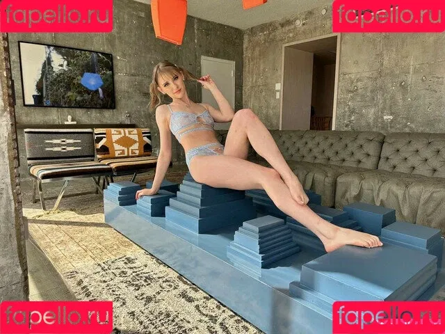 Melody Marks / melbabiexx / melodymarksx / melodymarksxxx Onlyfans Photo Gallery 