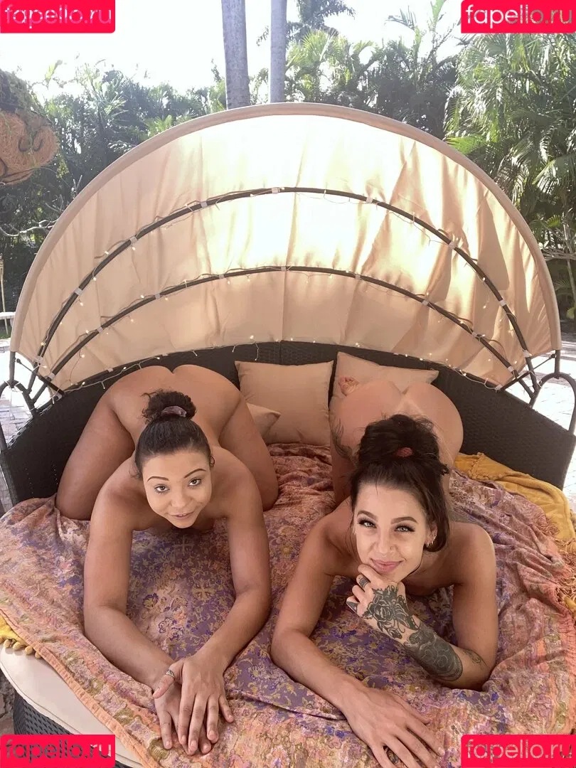 Adriana Maya / adriana_maya_1 / adrianamaya / adrianamayax Onlyfans Photo Gallery 