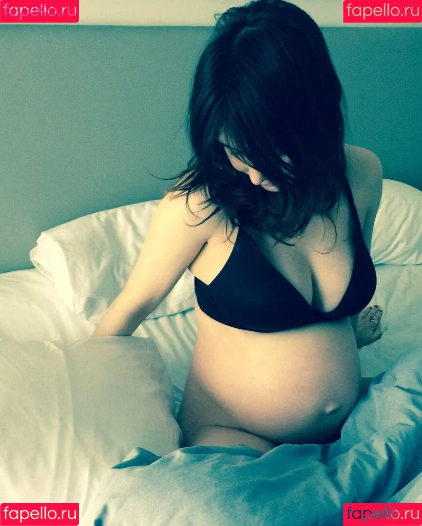 Carice Van Houten / gamethrones / leavecaricealone Onlyfans Photo Gallery 