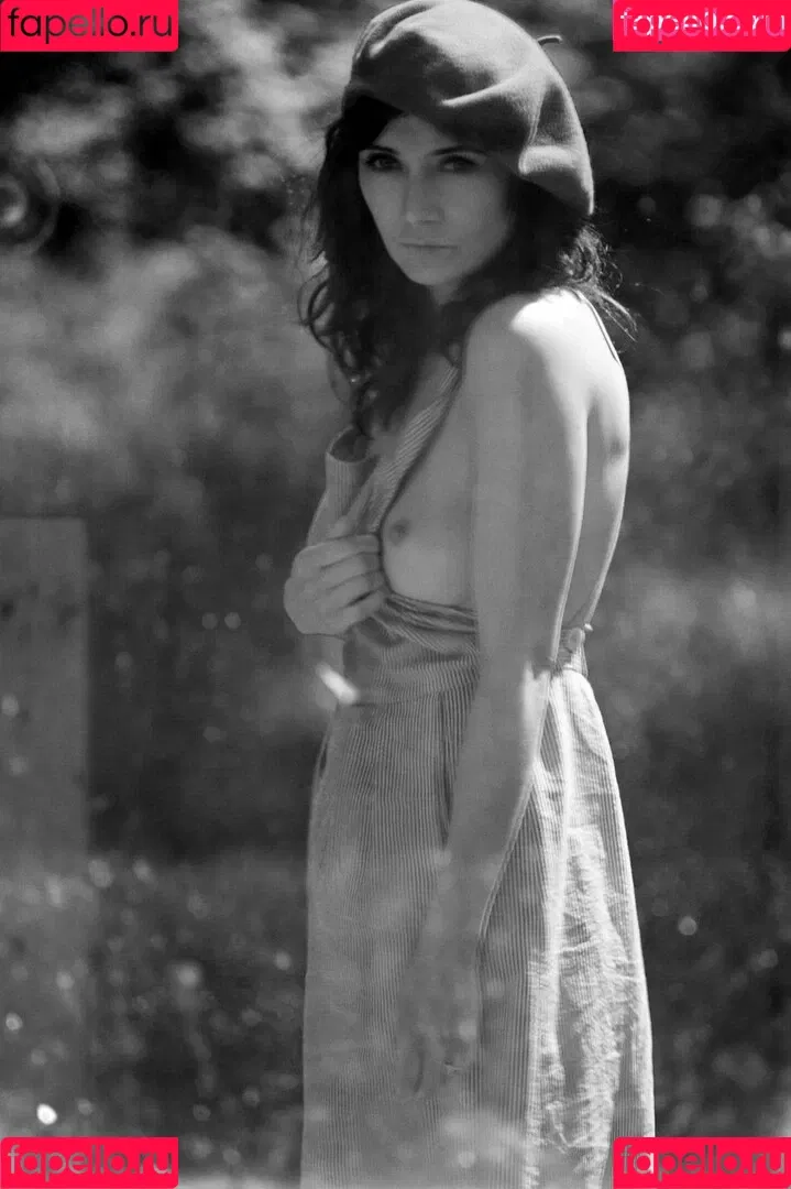 Carice Van Houten / gamethrones / leavecaricealone Onlyfans Photo Gallery 