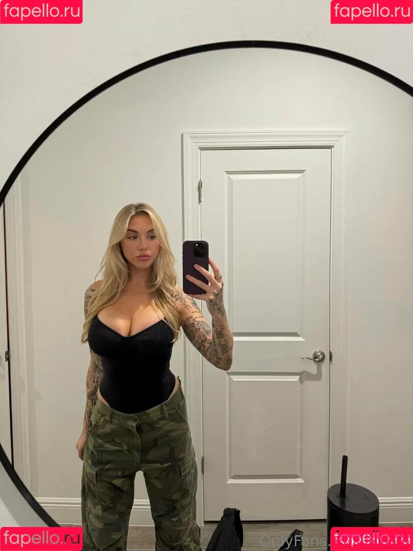 casey / caseylabow / caseyneistat Onlyfans Photo Gallery 