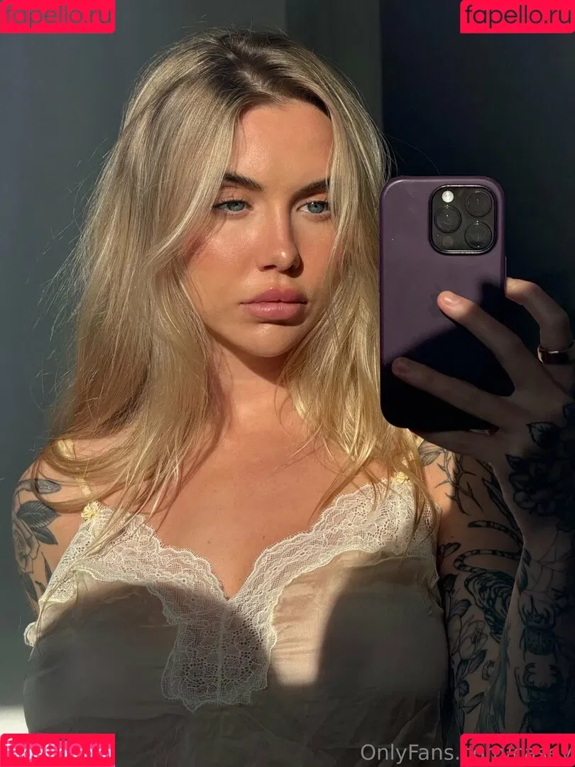casey / caseylabow / caseyneistat Onlyfans Photo Gallery 