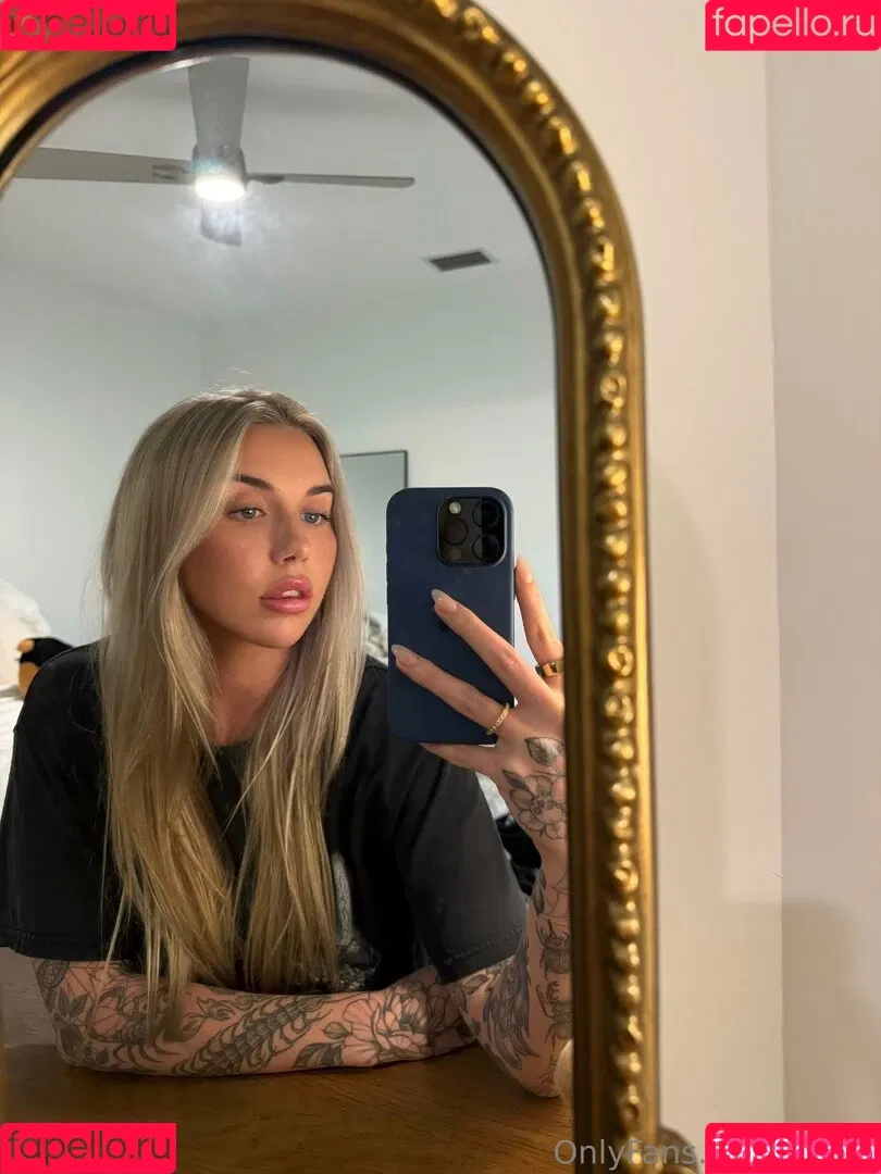 casey / caseylabow / caseyneistat Onlyfans Photo Gallery 