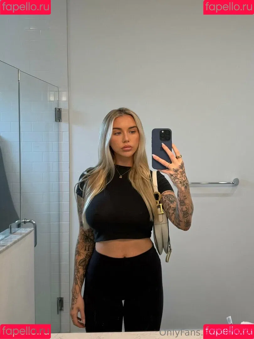 casey / caseylabow / caseyneistat Onlyfans Photo Gallery 