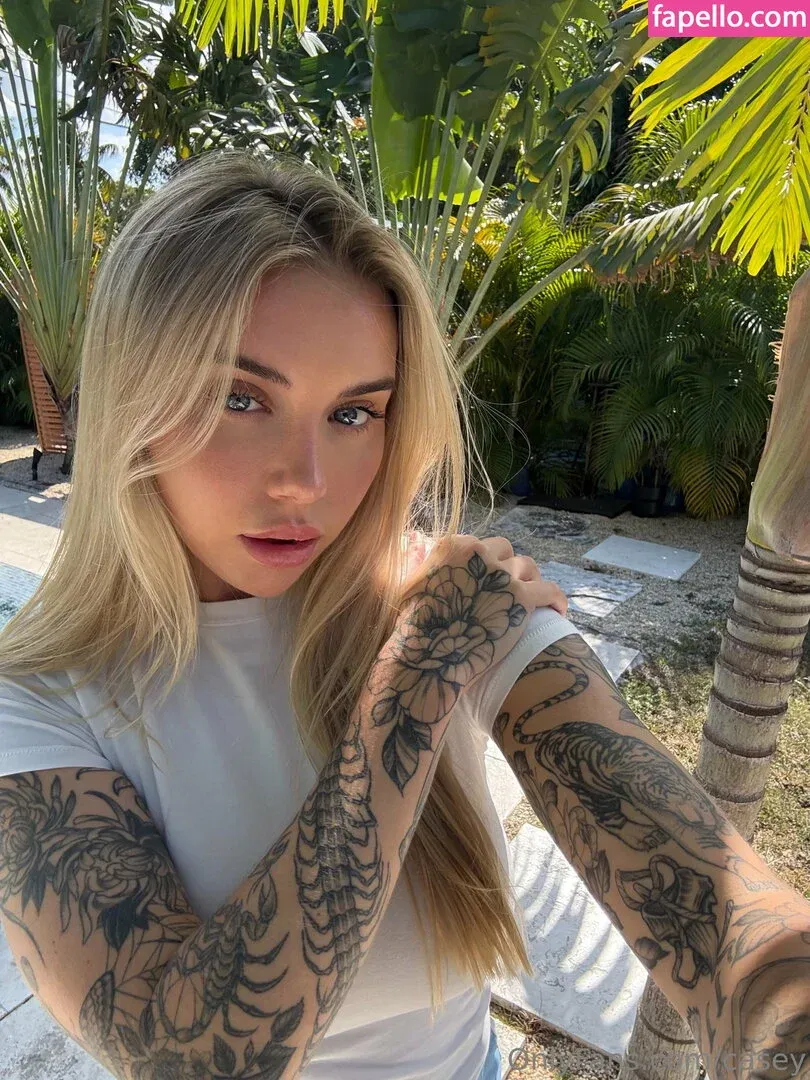 casey / caseylabow / caseyneistat Onlyfans Photo Gallery 