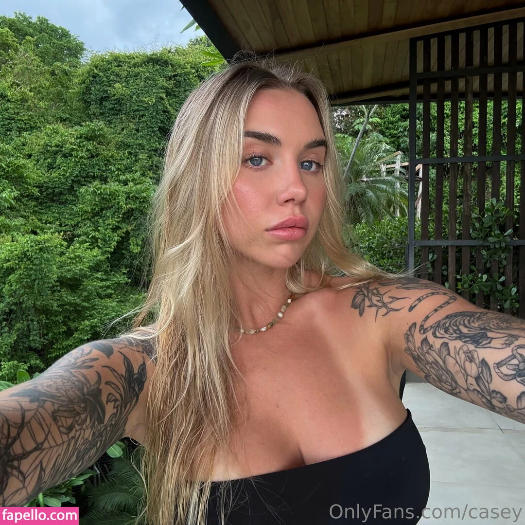casey / caseylabow / caseyneistat Onlyfans Photo Gallery 