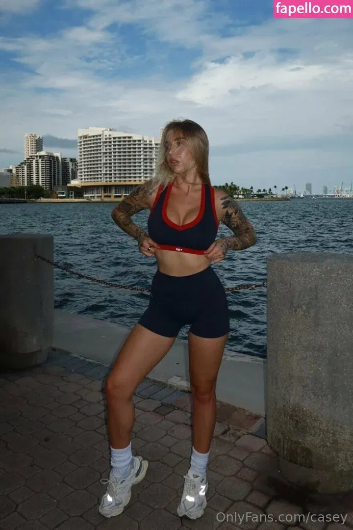 casey / caseylabow / caseyneistat Onlyfans Photo Gallery 