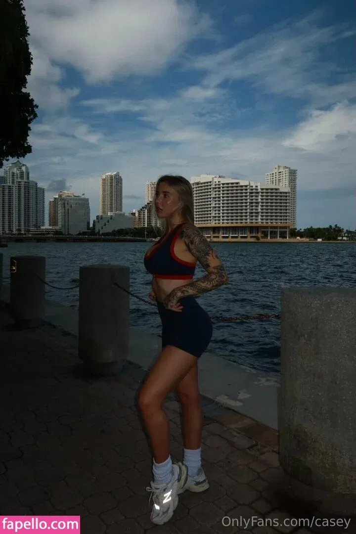 casey / caseylabow / caseyneistat Onlyfans Photo Gallery 