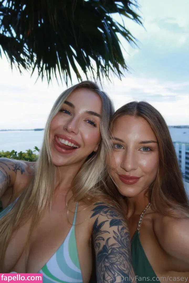 casey / caseylabow / caseyneistat Onlyfans Photo Gallery 