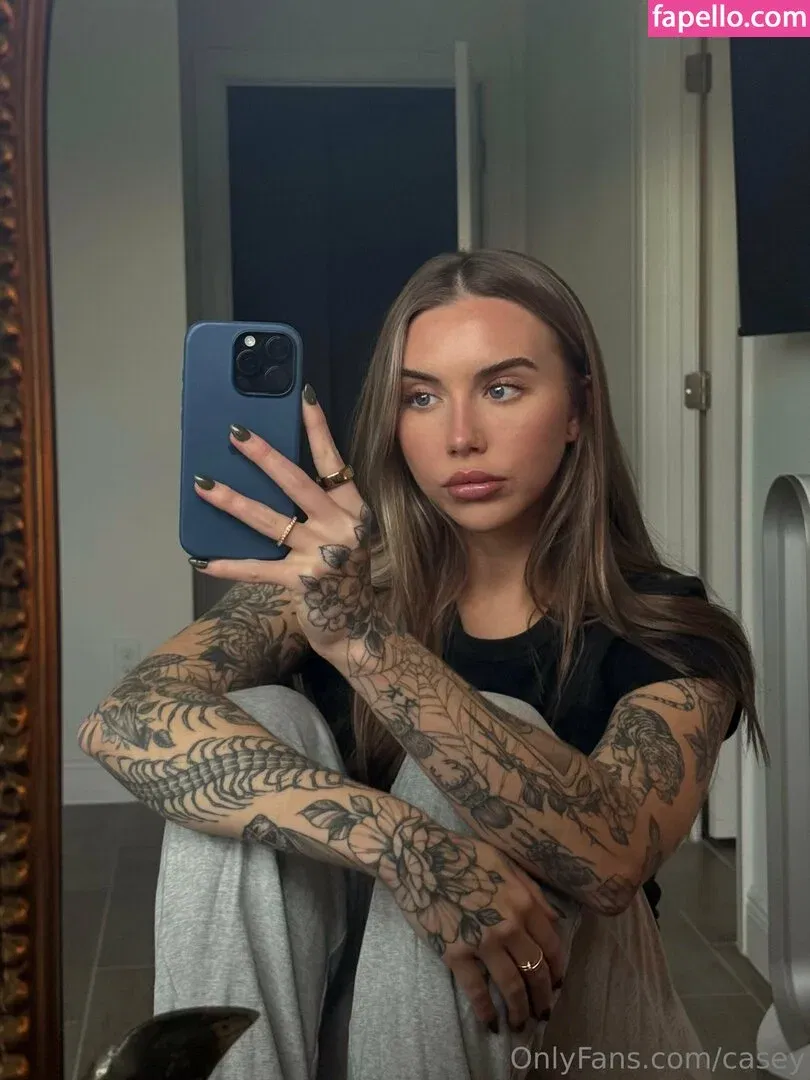 casey / caseylabow / caseyneistat Onlyfans Photo Gallery 