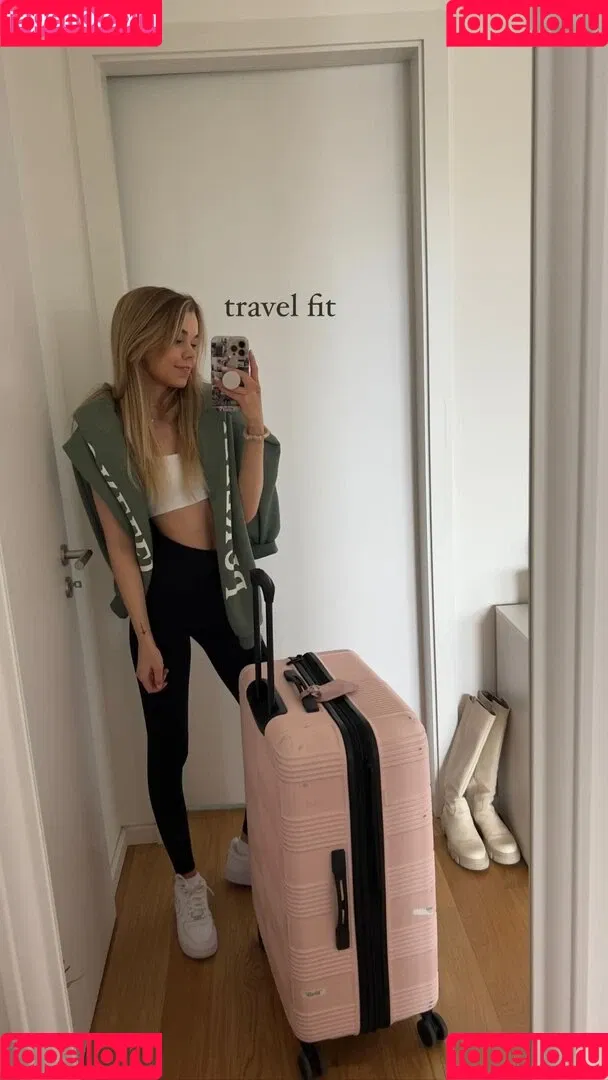 Lea Peach / https: Onlyfans Photo Gallery 