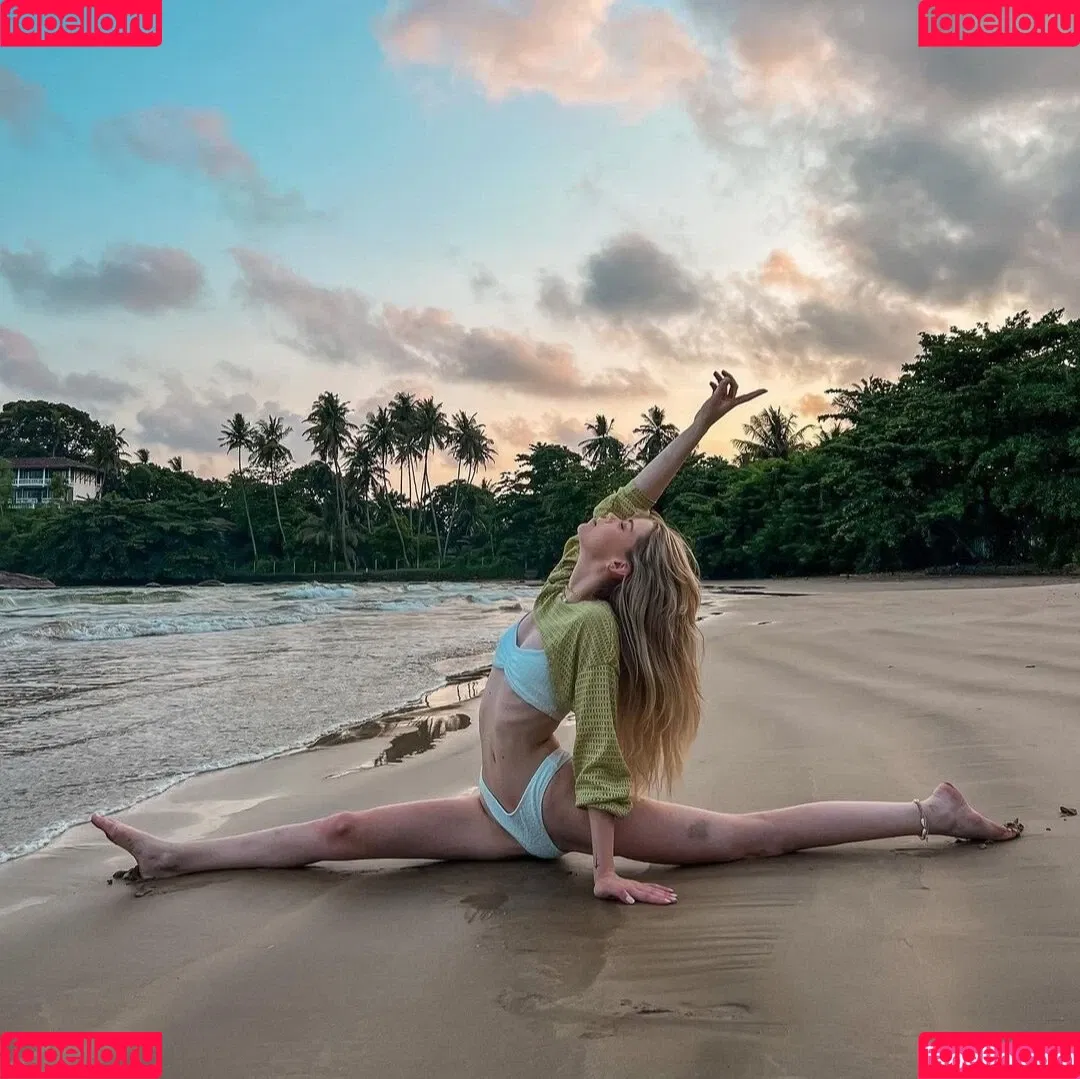 Lea Peach / https: Onlyfans Photo Gallery 