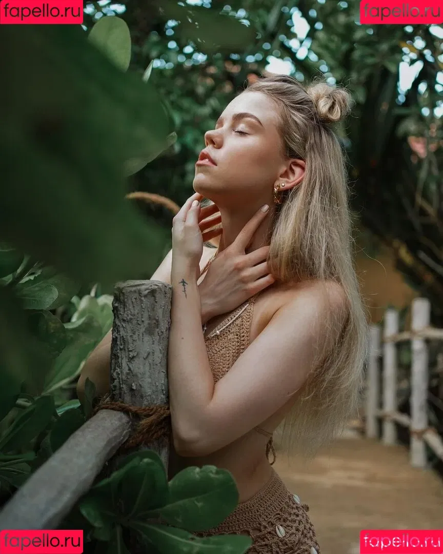 Lea Peach / https: Onlyfans Photo Gallery 