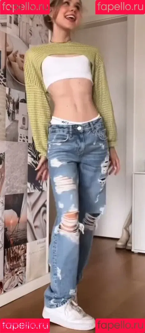 Lea Peach / https: Onlyfans Photo Gallery 