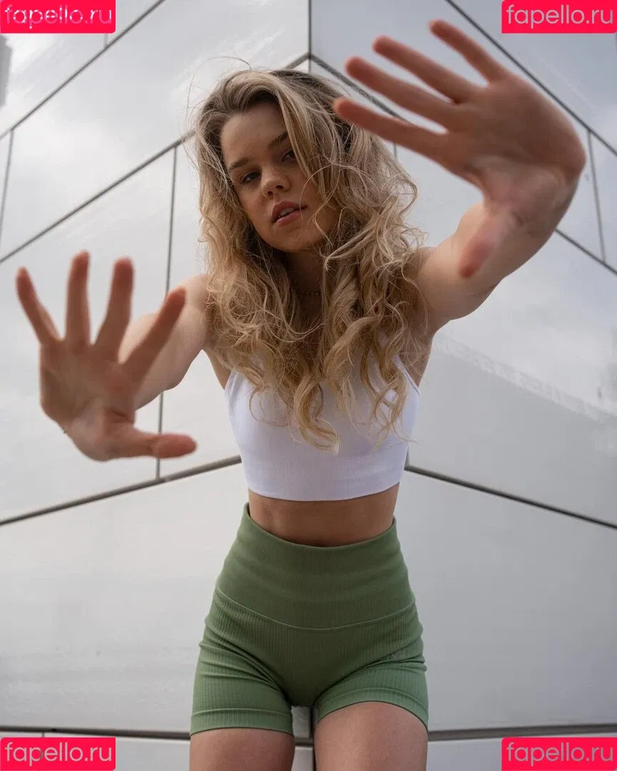Lea Peach / https: Onlyfans Photo Gallery 