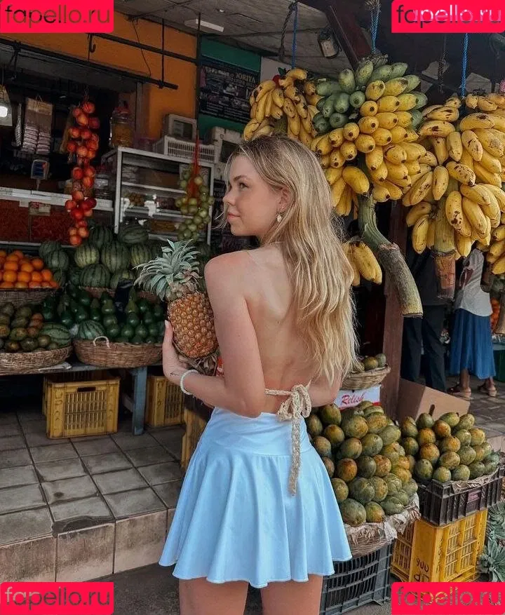 Lea Peach / https: Onlyfans Photo Gallery 