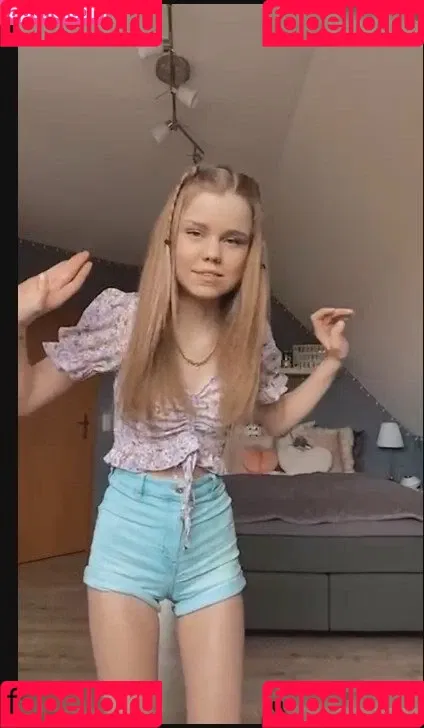 Lea Peach / https: Onlyfans Photo Gallery 