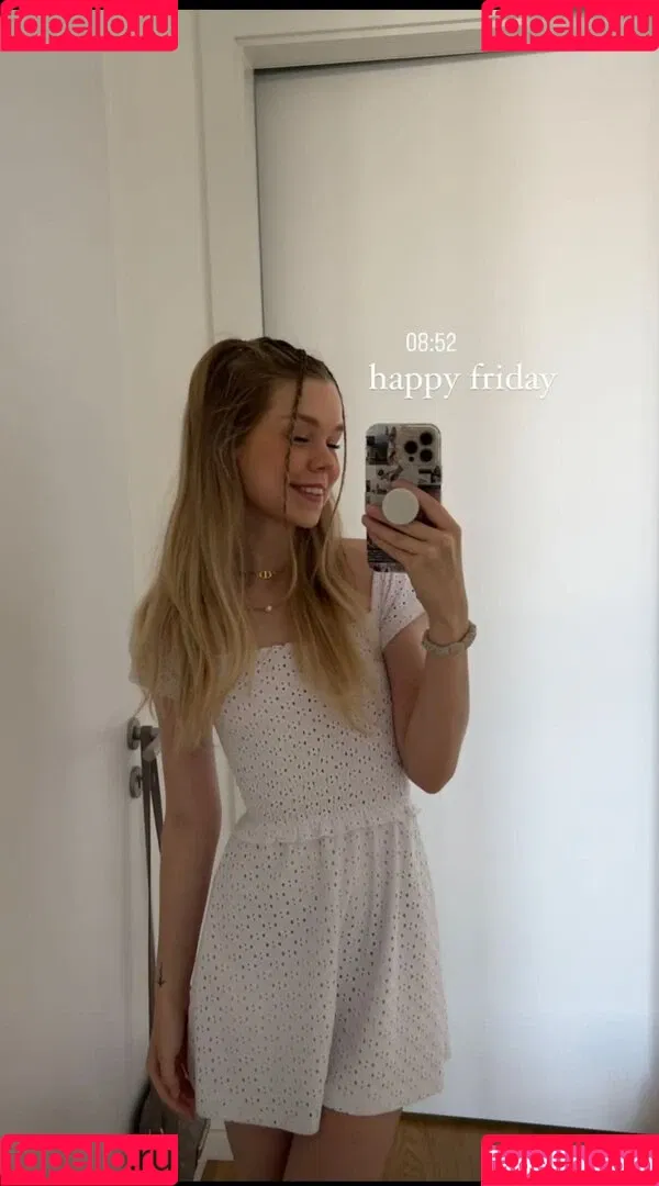 Lea Peach / https: Onlyfans Photo Gallery 