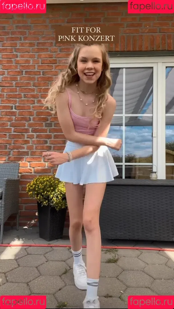 Lea Peach / https: Onlyfans Photo Gallery 