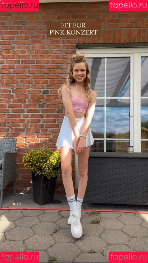 Lea Peach / https: Onlyfans Photo Gallery 