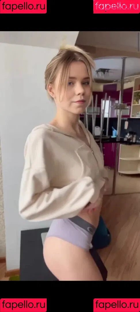 Lea Peach / https: Onlyfans Photo Gallery 