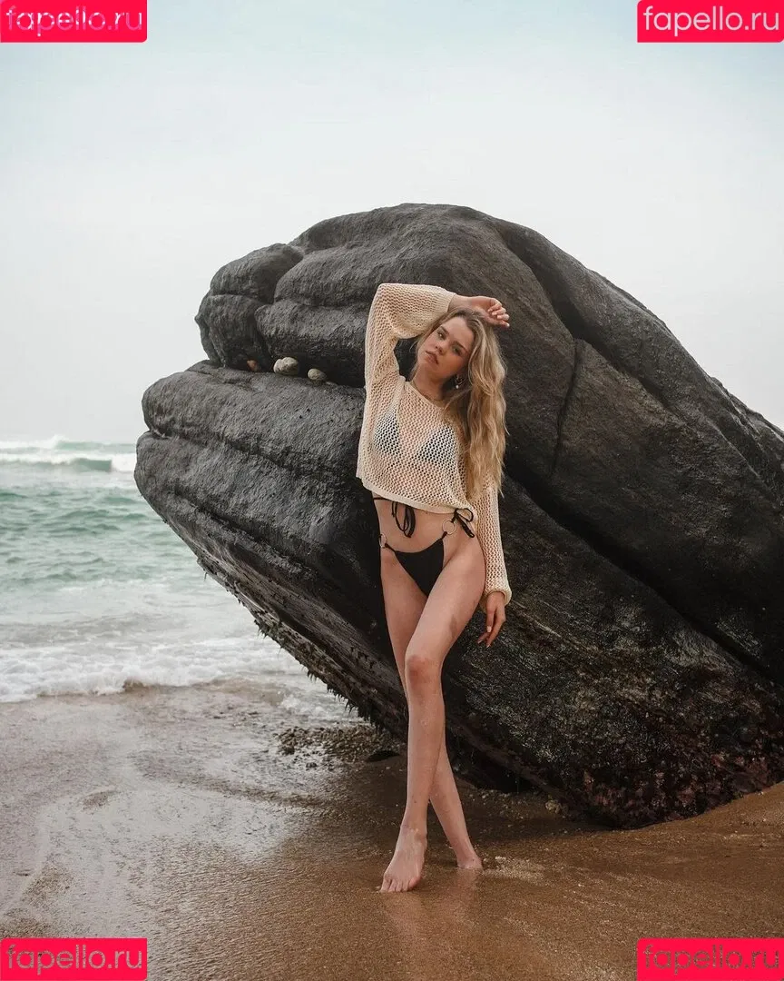 Lea Peach / https: Onlyfans Photo Gallery 