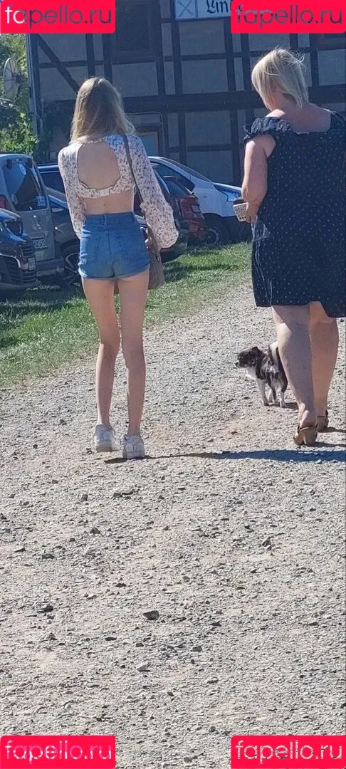 Lea Peach / https: Onlyfans Photo Gallery 