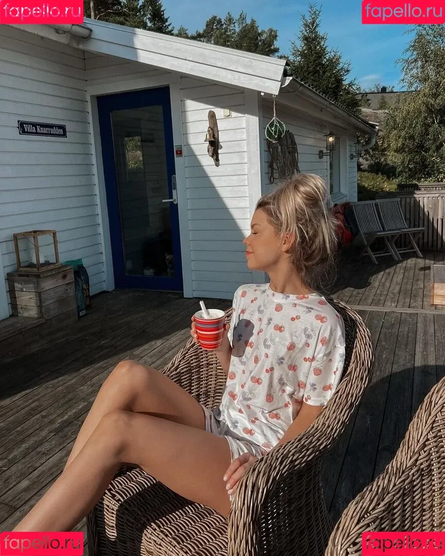 Lea Peach / https: Onlyfans Photo Gallery 