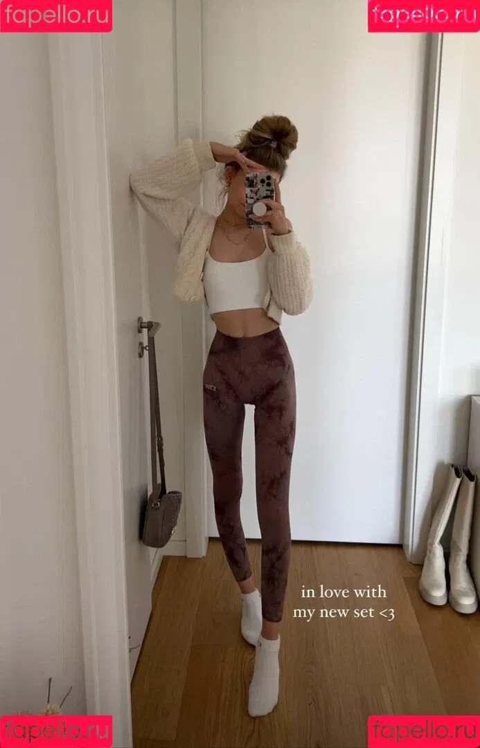 Lea Peach / https: Onlyfans Photo Gallery 