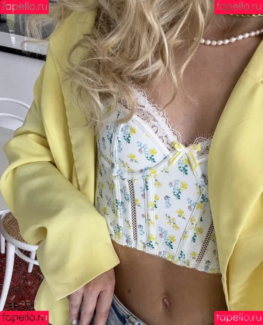 Lea Peach / https: Onlyfans Photo Gallery 