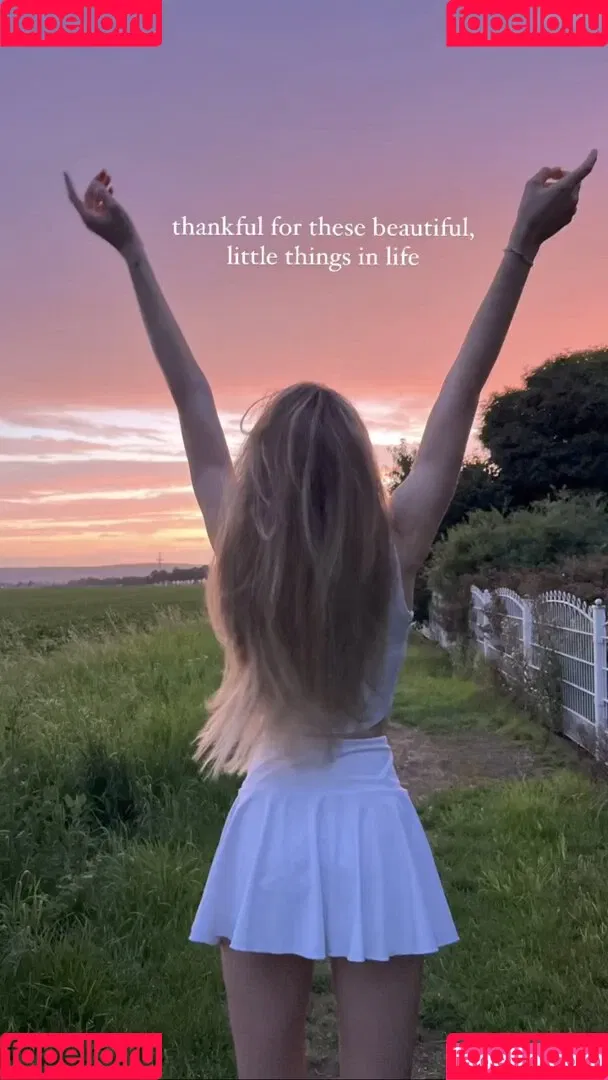 Lea Peach / https: Onlyfans Photo Gallery 