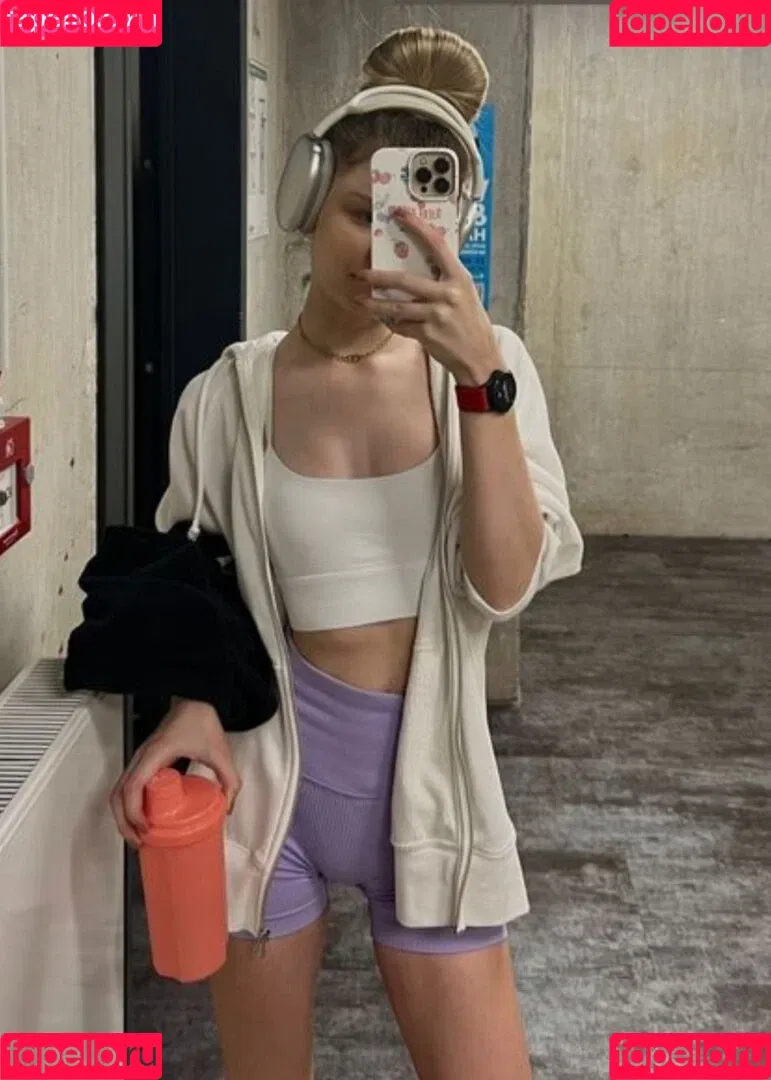 Lea Peach / https: Onlyfans Photo Gallery 