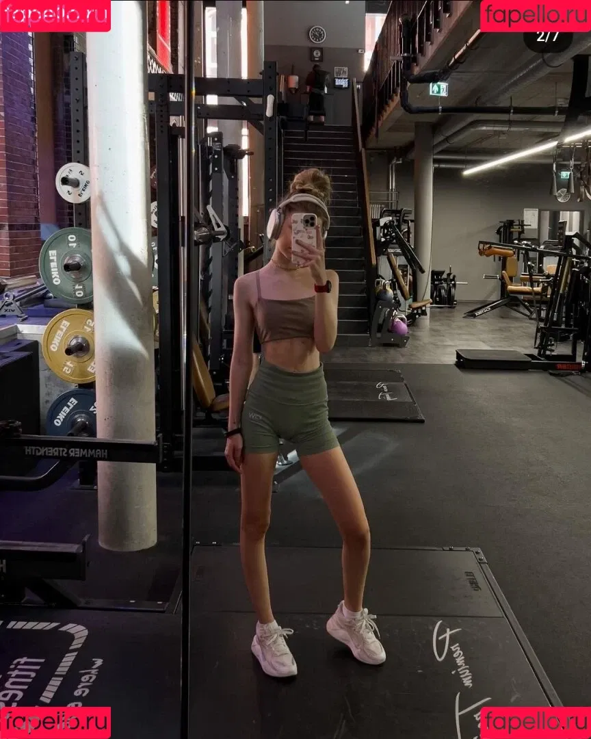 Lea Peach / https: Onlyfans Photo Gallery 