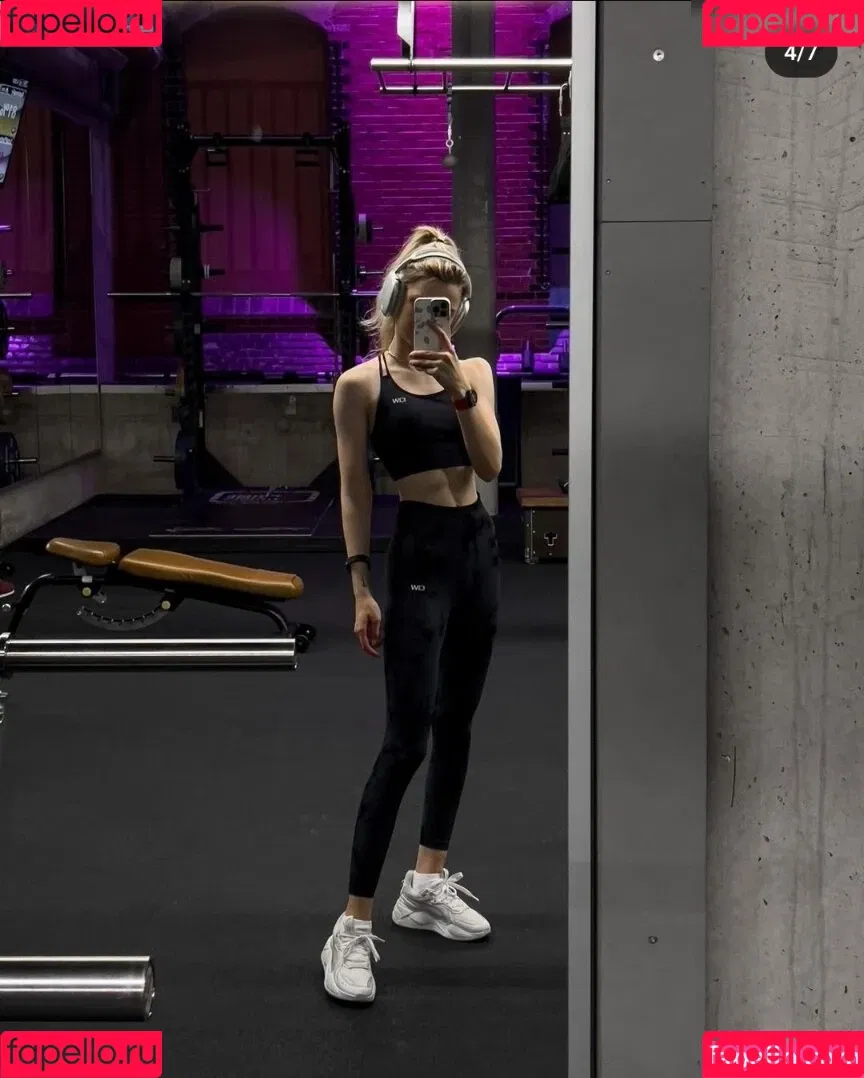 Lea Peach / https: Onlyfans Photo Gallery 