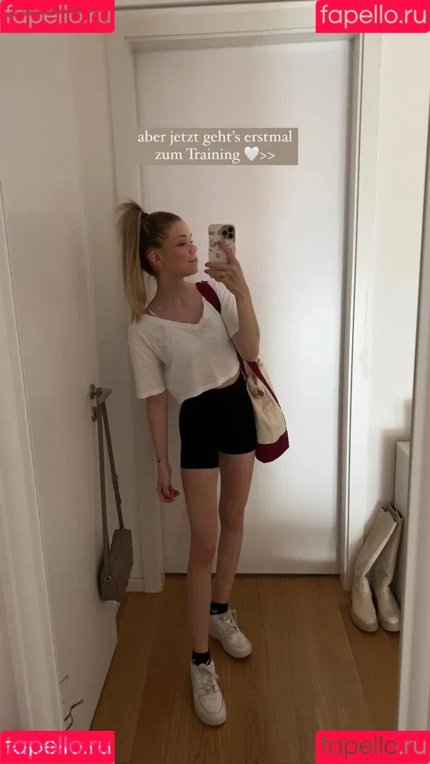 Lea Peach / https: Onlyfans Photo Gallery 