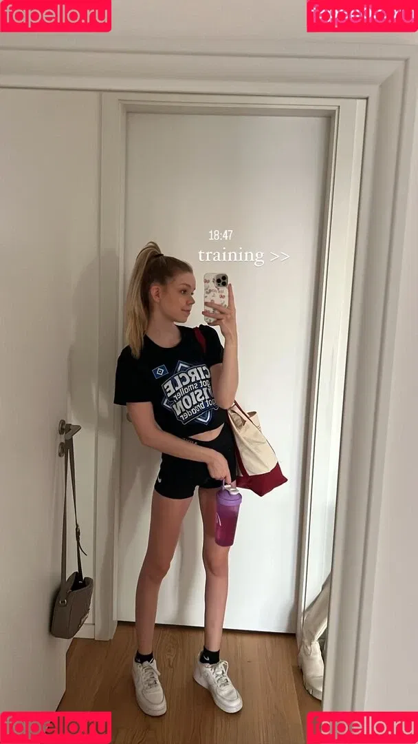 Lea Peach / https: Onlyfans Photo Gallery 