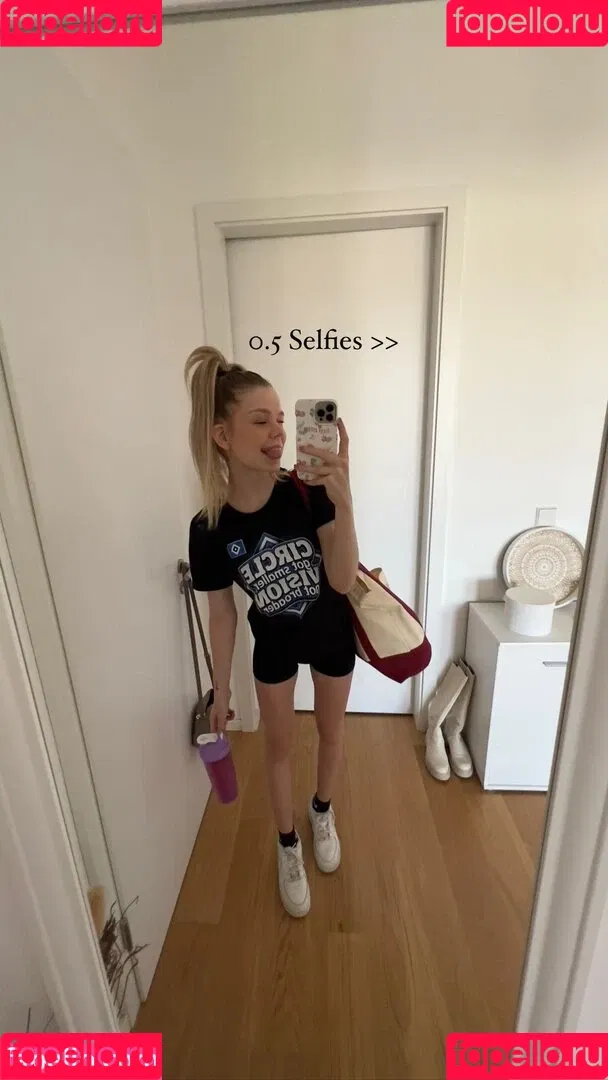 Lea Peach / https: Onlyfans Photo Gallery 
