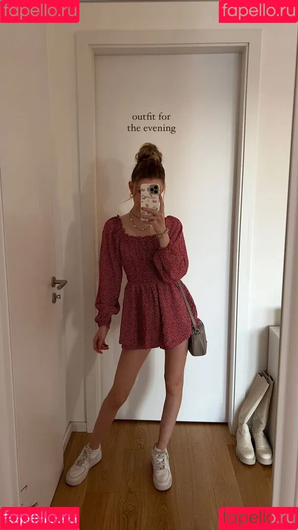 Lea Peach / https: Onlyfans Photo Gallery 