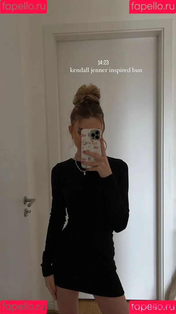 Lea Peach / https: Onlyfans Photo Gallery 