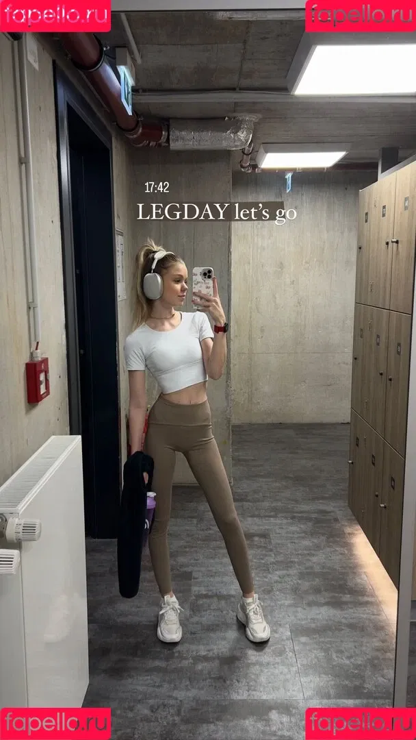 Lea Peach / https: Onlyfans Photo Gallery 