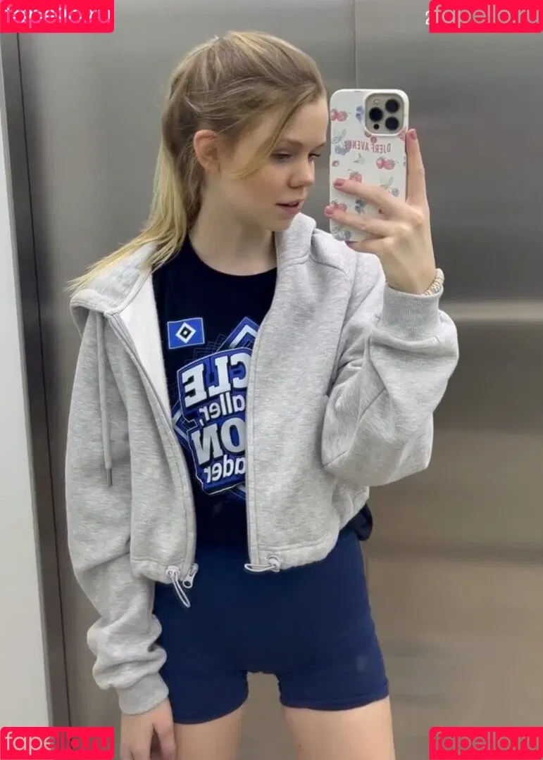 Lea Peach / https: Onlyfans Photo Gallery 
