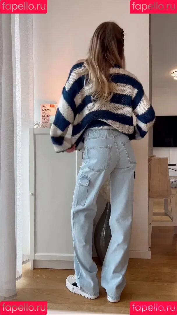Lea Peach / https: Onlyfans Photo Gallery 