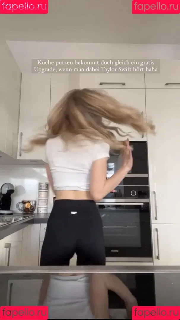 Lea Peach / https: Onlyfans Photo Gallery 