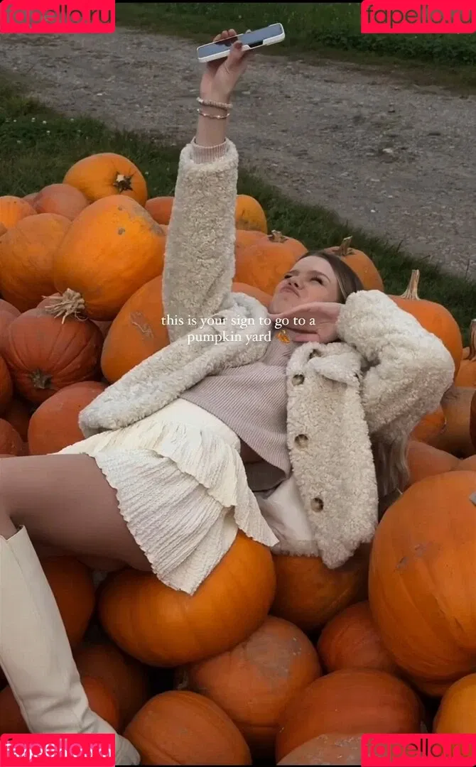 Lea Peach / https: Onlyfans Photo Gallery 
